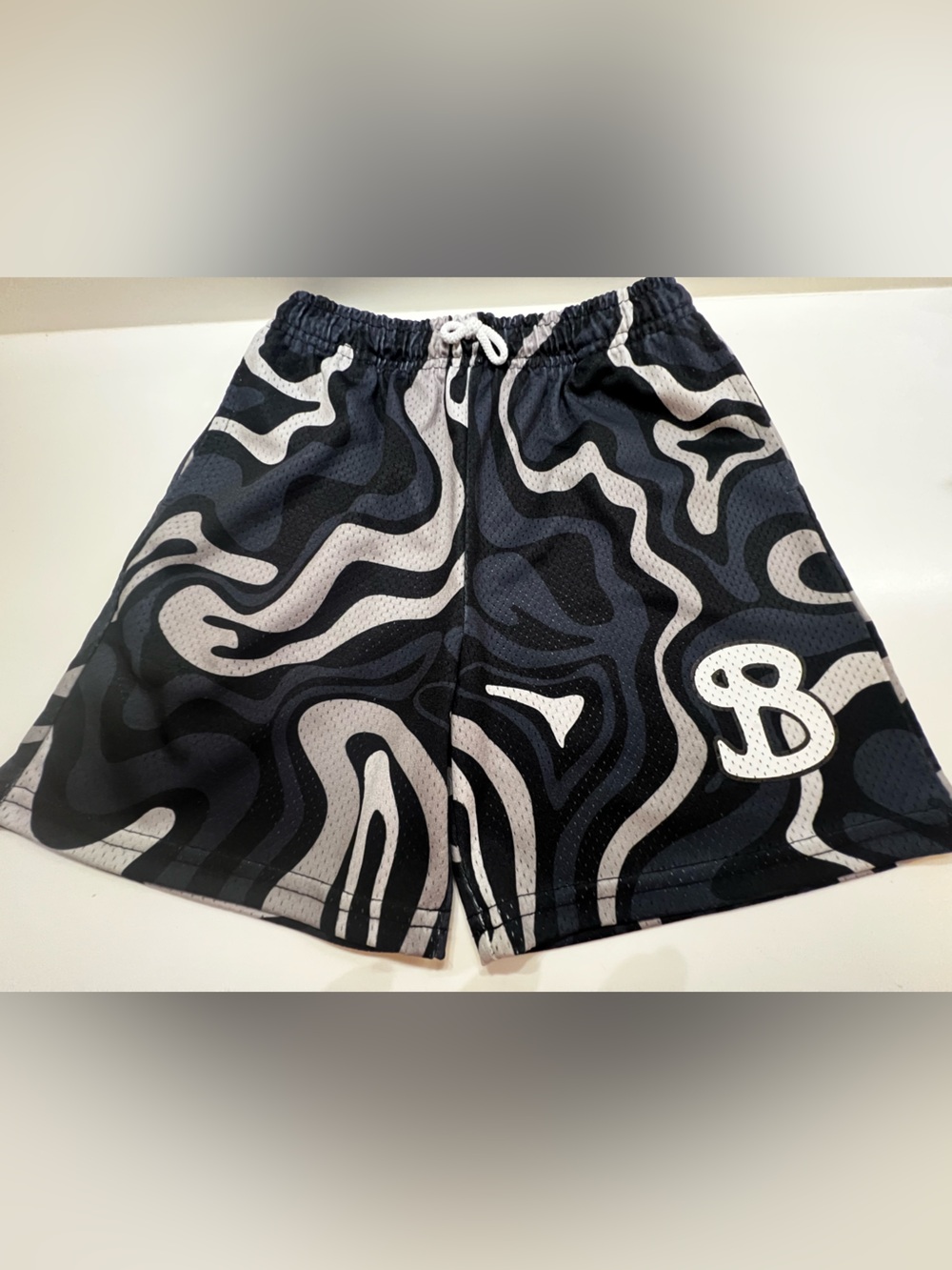 BKTSQD BUCKETSQUAD TIDAL BLACK SEA YOUTH SHORTS. SIZE YOUTH XL. NWOT
POLYESTER